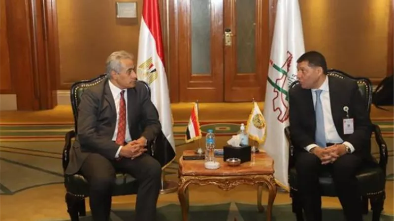 شحاتة يلتقي بنظيره الأردني: حقوق العمالة المصرية مُصَانة