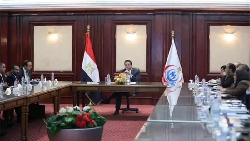 وزير الصحة يوجه بوضع خرائط لتوفير القوافل العلاجية للمواطنين بالقري