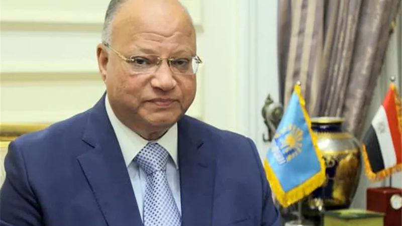 عبدالعال يفتتح معرض الأسر المنتجة بالخليفة.. ويوزع ألفي حقيبة مدرسية