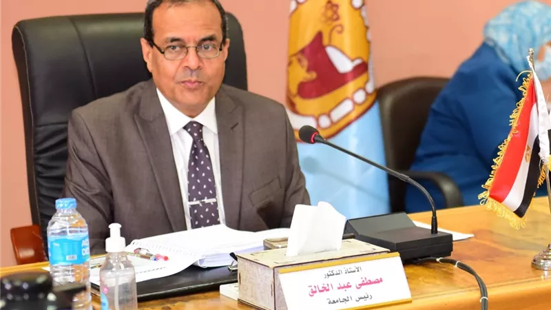 جامعة سوهاج تستقبل طلاب برنامج النقاط المعتمدة بكلية الطب..الاثنين