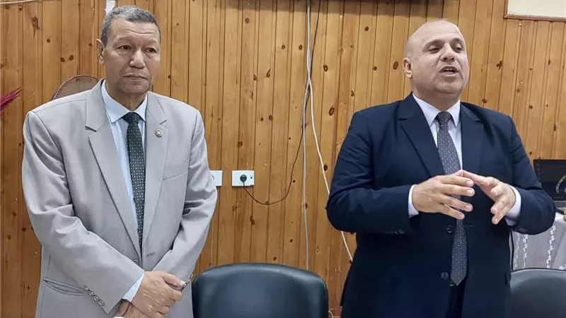 وكيل تعليم دمياط يتابع برنامج تفعيل دور مدير المدرسة لتنمية الوعى