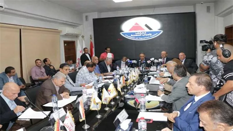 42 حزبا يناقشون رؤية تحالف الأحزاب المصرية للمؤتمر الاقتصادى