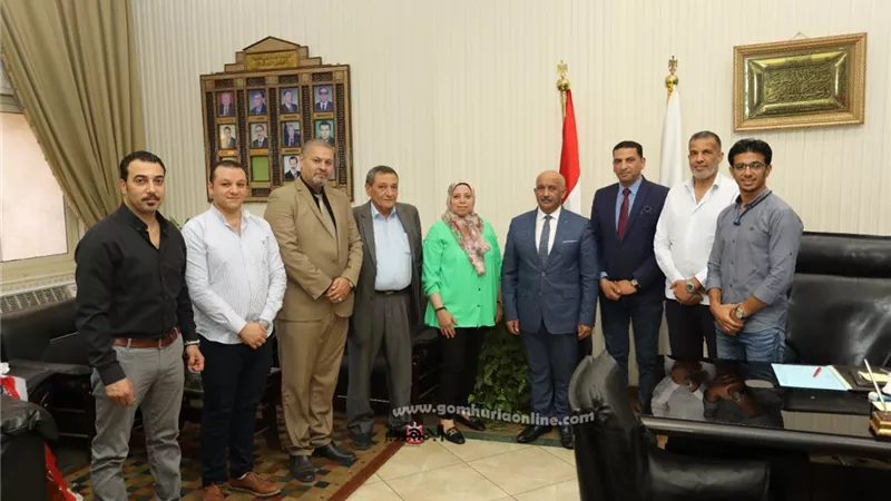 رئيس جامعة الزقازيق يكرم الطلاب الحاصلين على بطولة افريقيا للكاراتيه