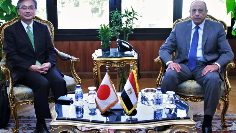 وزير الطيران يبحث مع سفير اليابان بمصر تعزيز التعاون فى مجال النقل ال
