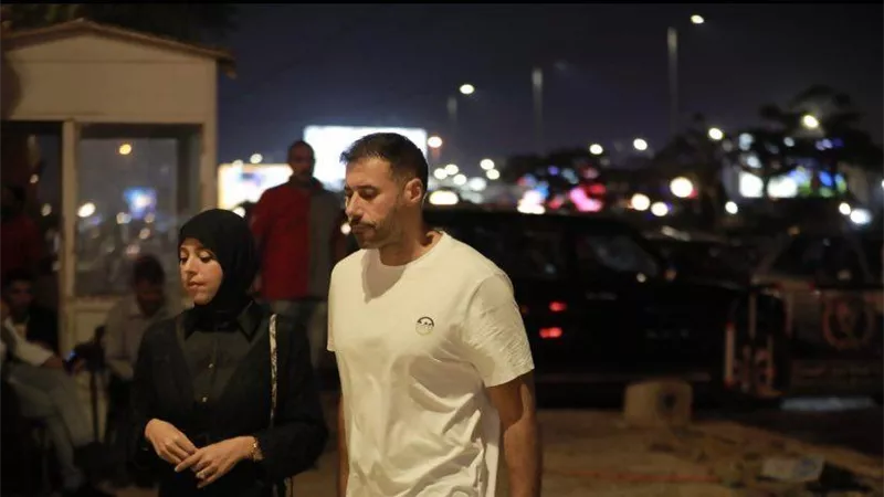 بالصور: أول ظهور لابنة الفنان صلاح السعدنى فى جنازة زوجه خالد زكى