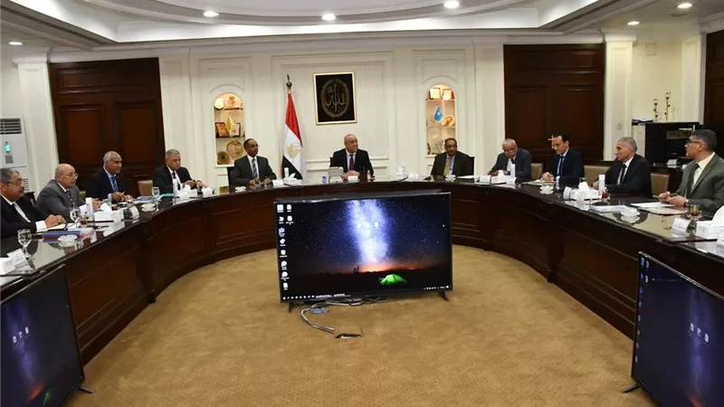 وزير الإسكان يتابع الاستعدادات لمواجهة مخاطر الأمطار والسيول