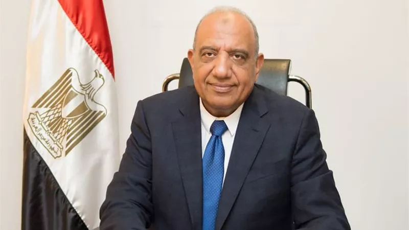 عصمت يوجه بتطوير خطوط الإنتاج لتواكب التطور العالمي في صناعة الدواء