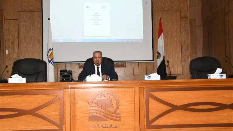 السكرتير العام يترأس اجتماع المجلس الاقليمى للسكان بقنا
