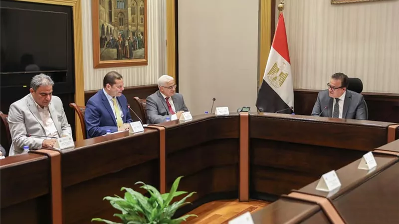 وزير الصحة يتابع الموقف التنفيذى لخطة تطبيق التأمين الصحي الشامل