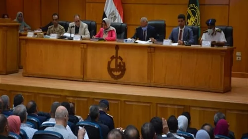 الهجان يناقش عددا من الملفات والمشروعات الجاري تنفيذها بالقليوبية