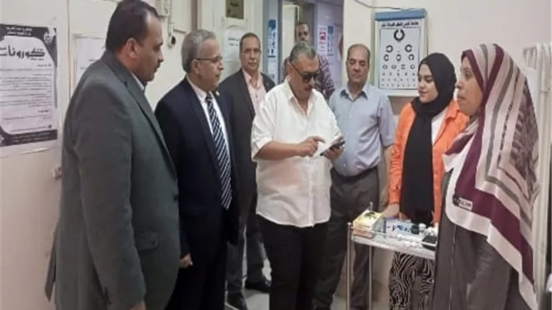 نائب رئيس جامعة بنها يتابع أعمال الكشف الطبي للطلاب الجدد