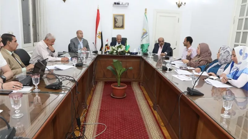 محافظ الجيزة يوجه بفتح شارع لتسهيل تنقل المزارعين الي أراضيهم