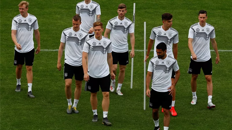 لعنة كورونا تهدد المنتخب الألماني قبل كأس العالم