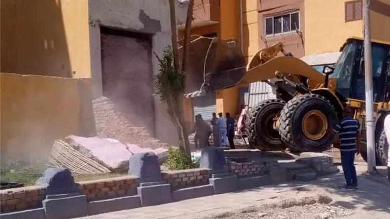 إزالة التعديات والإشغالات علي مساحة 2880 مترا بعتاقة بالسويس