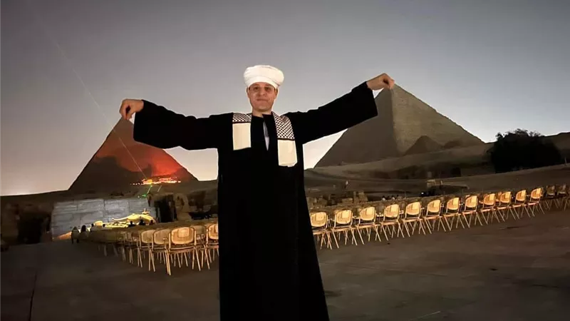محمود التهامي يحتفل بإطلاق ألبومه الجديد على سفح الأهرامات