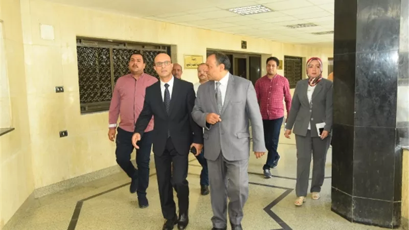 رئيس جامعة أسيوط في زيارة تفقدية للمركز الجامعى للتطوير المهني
