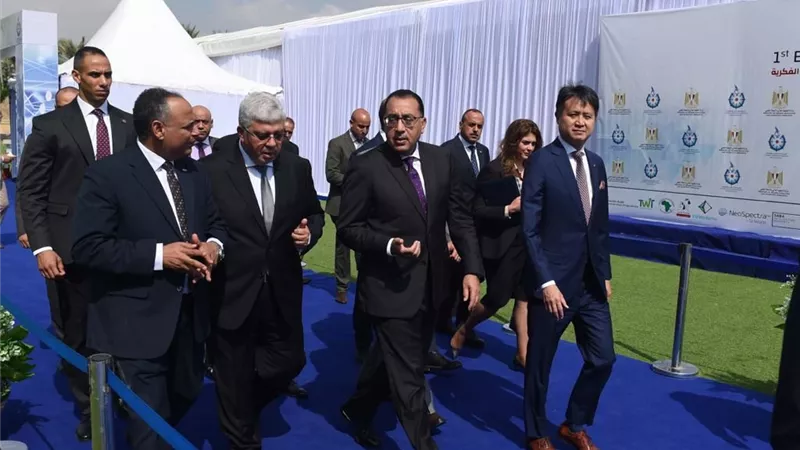 رئيس الوزراء يتفقد المخرجات البحثية بمعرض مصر الأول للملكية الفكرية