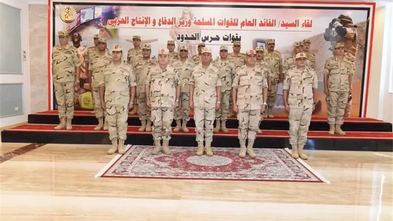 وزير الدفاع يكرم عدداً من المتميزين من رجال قوات حرس الحدود