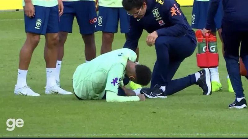 قبل مواجهة غانا.. اصابة نيمار تثير الرعب داخل المنتخب البرازيلى