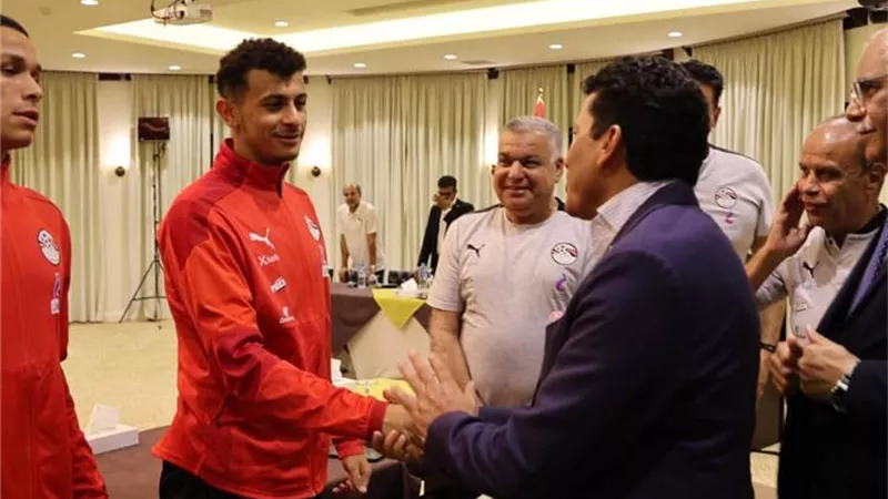 اشرف صبحى يطالب لاعبي منتخب الشباب بالفوز بلقب كأس الأمم الافريقية