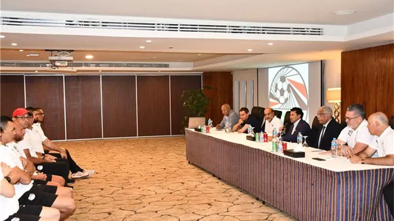 اشرف صبحى يطالب لاعبى المنتخب الأولمبي تحقيق آمال الجماهير المصرية