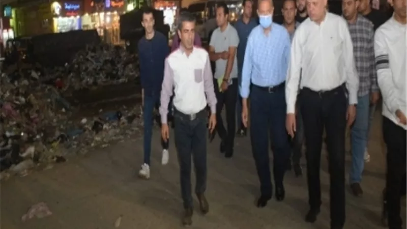 محافظ القليوبية:رفع 900 طن قمامة وتحرير 150 محضر لمحلات مخالفة.. صور