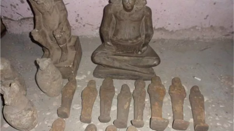 قطع أثرية مضروبة.. ضبط شخصين بتهمة النصب على المواطنين بالفيوم