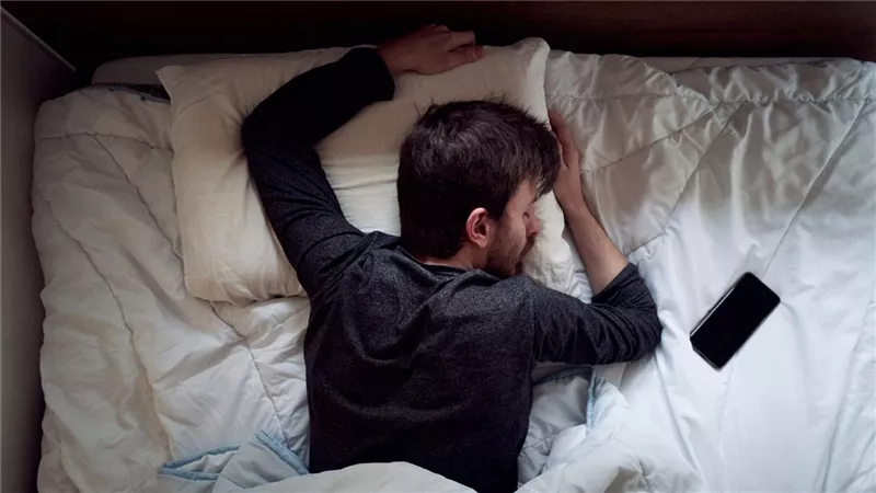 عادات للنوم قد تهدد بإصابة بمرض لا أعراض ظاهرة له