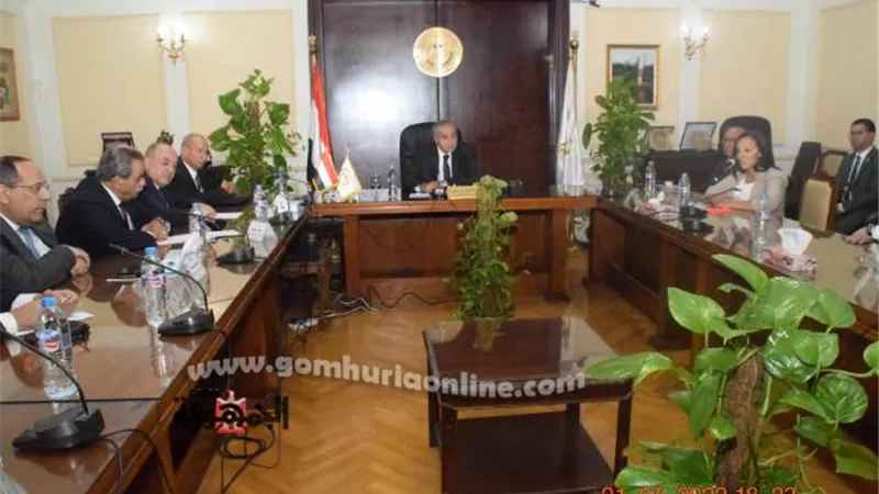 تعزيز الشراكة مع القطاع الخاصة لرفع كفاءة منافذ القابضة الغذائية