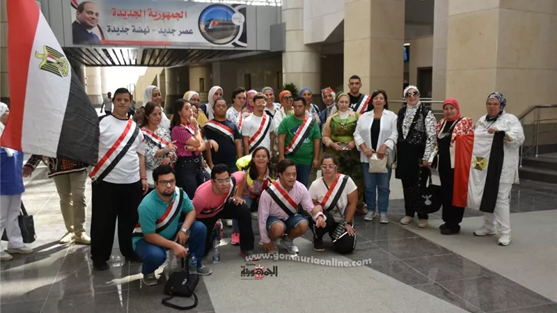 مجموعة من أصحاب الهمم وذويهم يزورون القطار الكهربائي الخفيف LRT