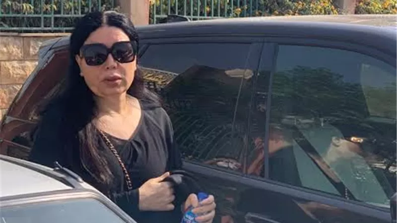 عبير صبرى تشارك بالحضور في جنازة هشام سليم.. صور
