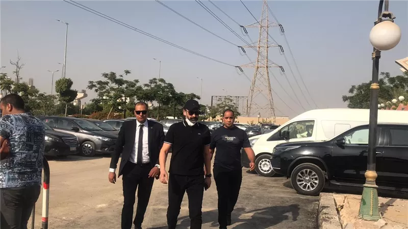 أحدث ظهور لكريم عبد العزيز فى جنازة هشام سليم