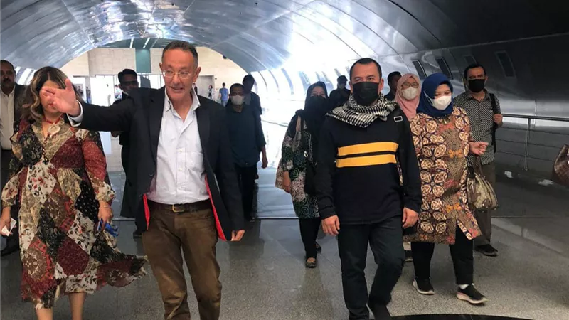 سفير إندونيسيا ووفد من وزارة الدفاع الإندونسية يزوران متحف الحضارة