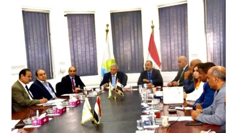 رسلان يوجه بتسوية أوضاع العاملين بمياه الشرب بكفر الشيخ والبحر الأحمر