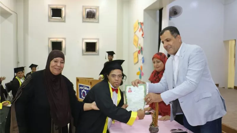 تكريم طلاب التربية الفكرية بالسويس
