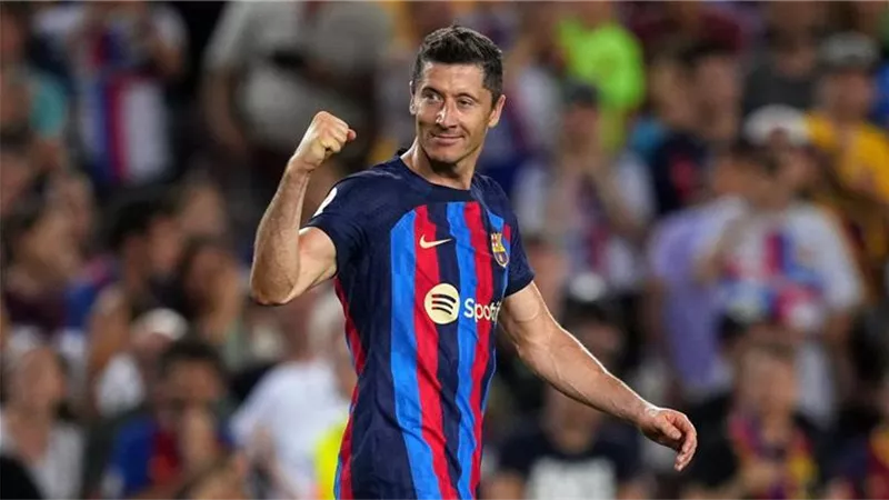 ليفاندوفسكي يكشف مفاوضات ريال مدريد معه قبل الانضمام إلى برشلونة