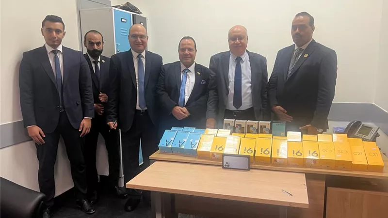 أحبطت جمارك مطار القاهرة الدولي محاولة راكب مصري تهريب كمية كبيرة