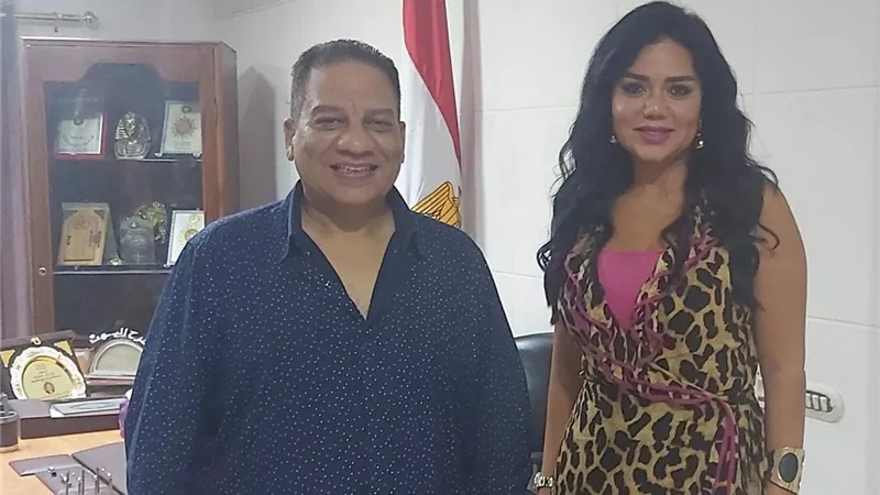 رانيا يوسف تشاهد مسرحية زقاق المدق على مسرح البالون.. صور