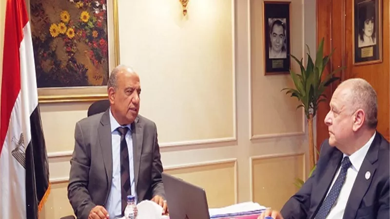 محمود عصمت يتابع موقف مشروعات شركات القابضة للصناعات المعدنية
