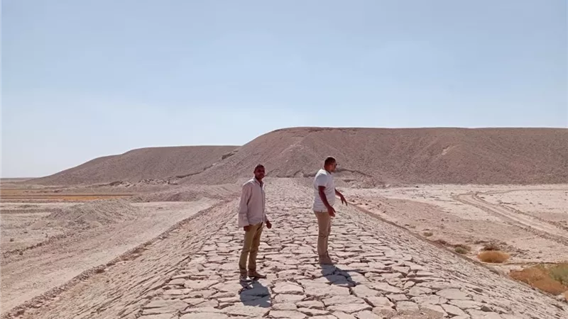 تطهير مخرات السيول في أبومناع غرب بدشنا