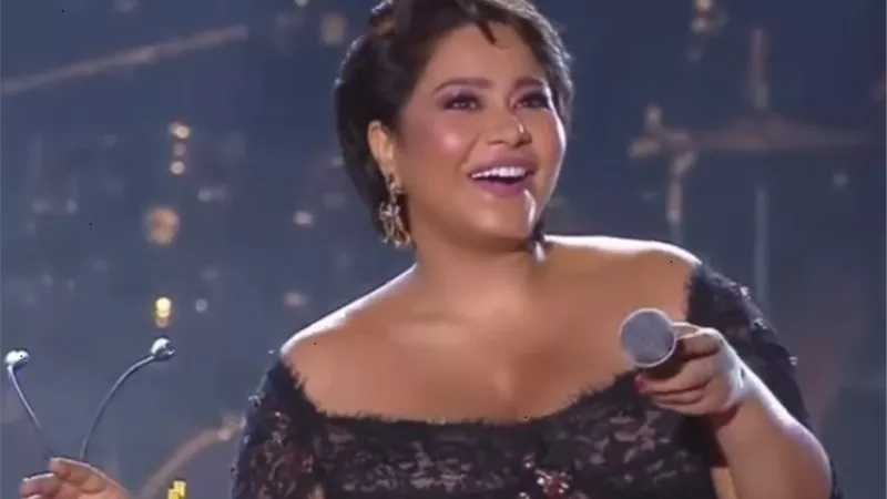 شيرين عبد الوهاب ترقص مع شاب بحفل على نغمات أغنية المترو