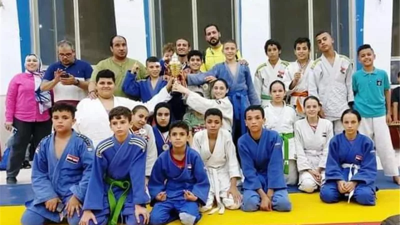 محافظ الشرقية يُهنئ لاعبي المشروع القومي للموهبة والبطل الأولمبي