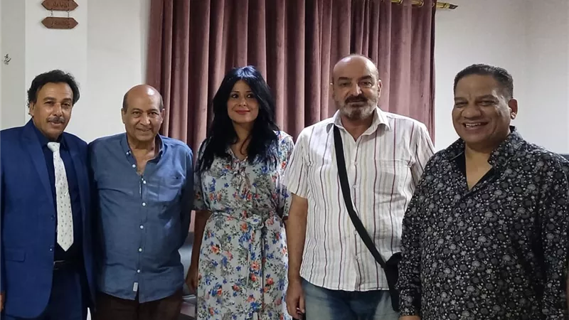 نقاد وفنانون يشيدون بالعرض المسرحى 