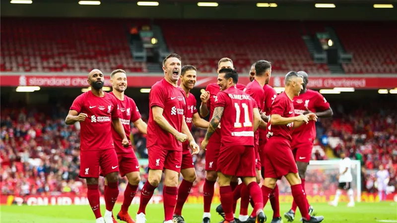 بالصور .. ليفربول يفوز على مانشستر يونايتد 2 - 1 فى مباراة الاساطير