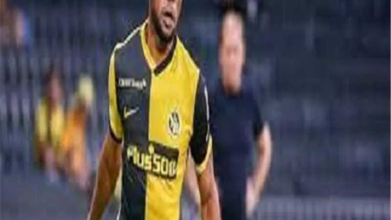 مهاجم قوي.. الأهلي يتفاوض مع السويسري ميشاك ايليا