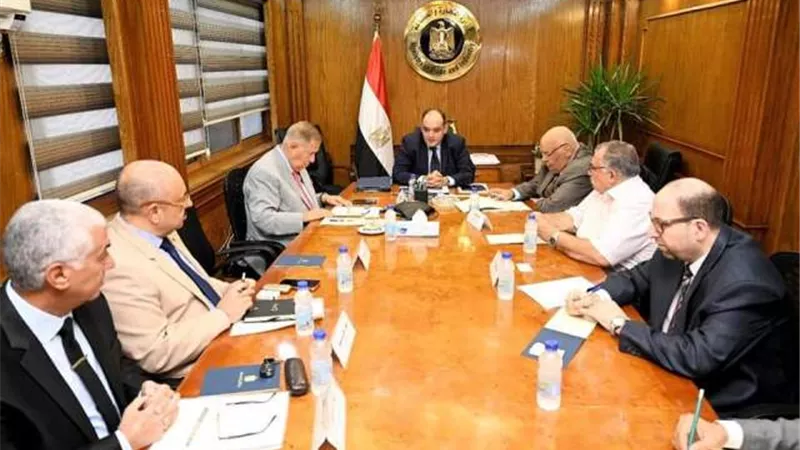 وزيرالتجارة والصناعة:ميكنة خدمات الوزارة تيسيرا على المصنعين والمصدرين