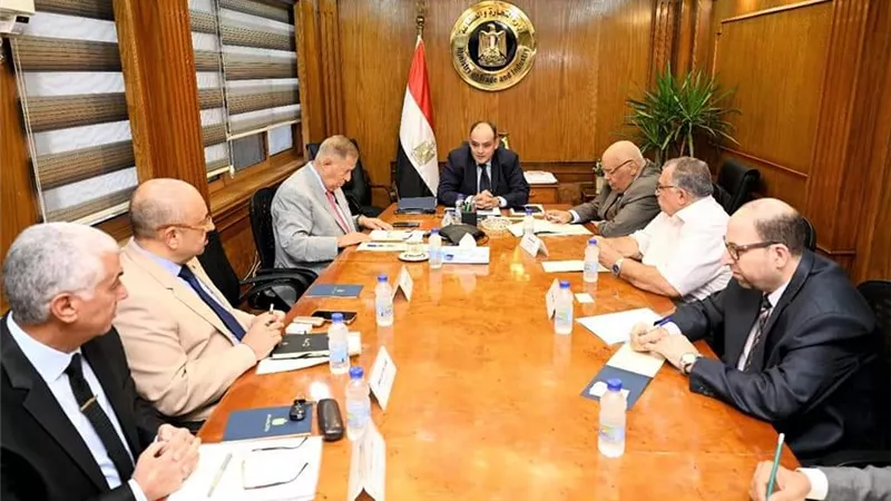وزير الصناعة: حصر شامل للمصانع المتعثرة بكل المحافظات لمساعدتها