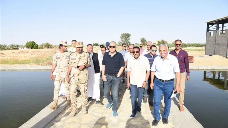 وزير الري يتفقد أعمال التطوير الجارية بواحة سيوة
