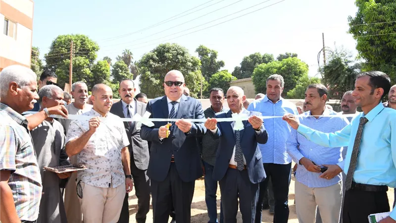 محافظ قنا يفتتح محطة مياه قرى البطحة وابوعموري والدرب بنجع حمادي