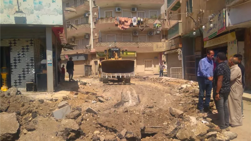 بالفيديو..إزالة التعديات والبروز بشوارع صيدناوي والجمهورية بالحوامدية